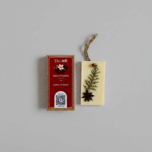Spiced vanilla scented wardrobe freshener