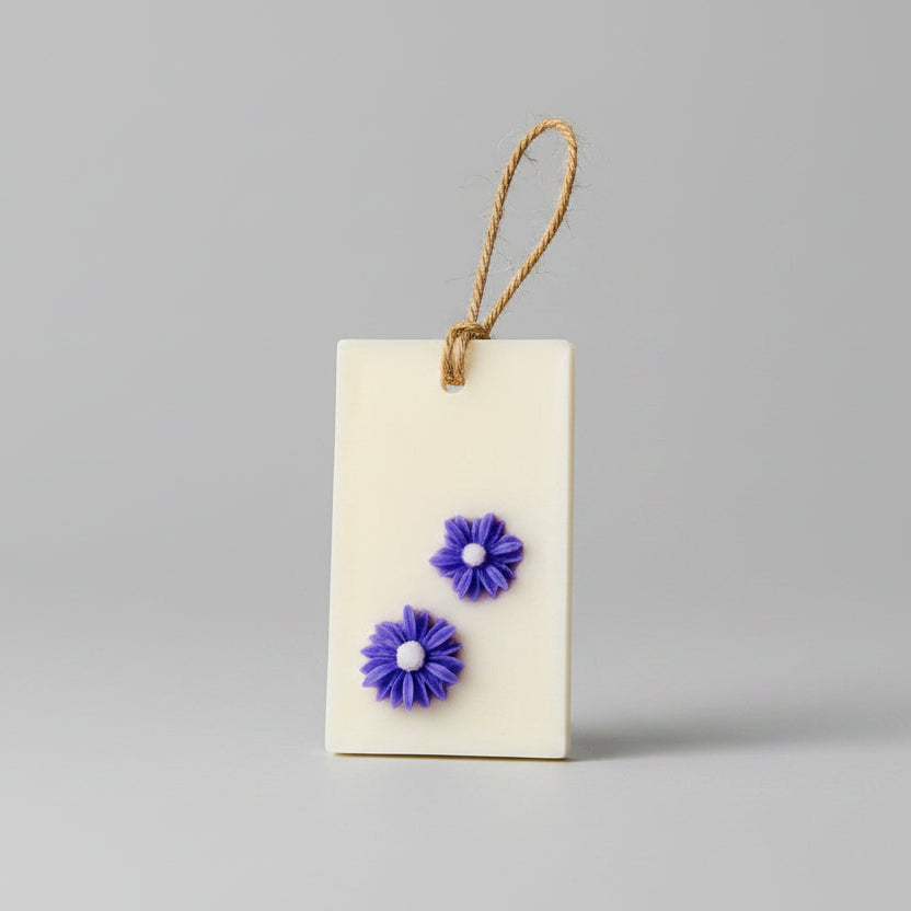Tuberose scented wardrobe freshener
